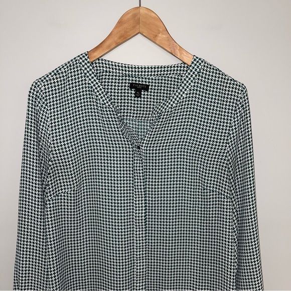 Talbots Blouse Women’s Size Medium‎ Petite Green White Houndstooth Button Flowy - Picture 3 of 8